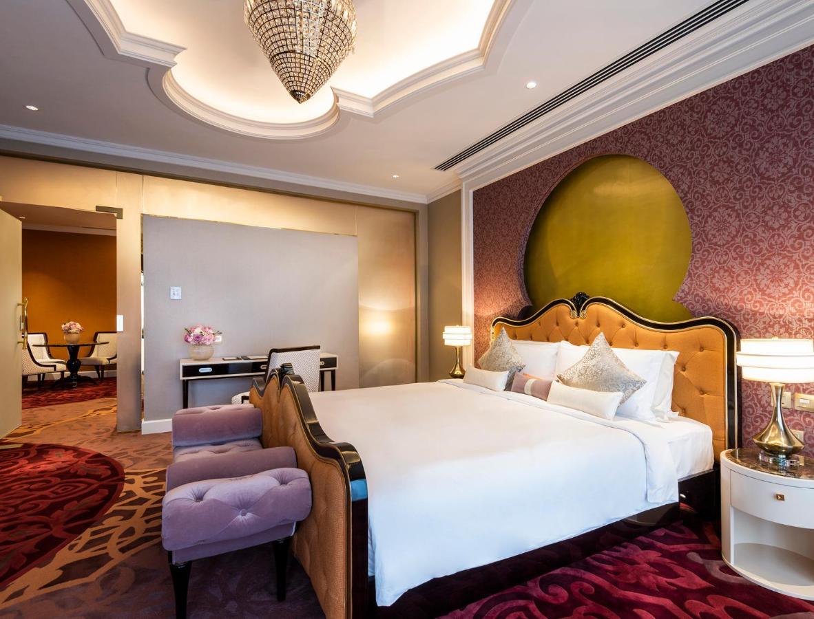 Ezdan Palace Hotel Ντόχα Εξωτερικό φωτογραφία A bedroom in the hotel