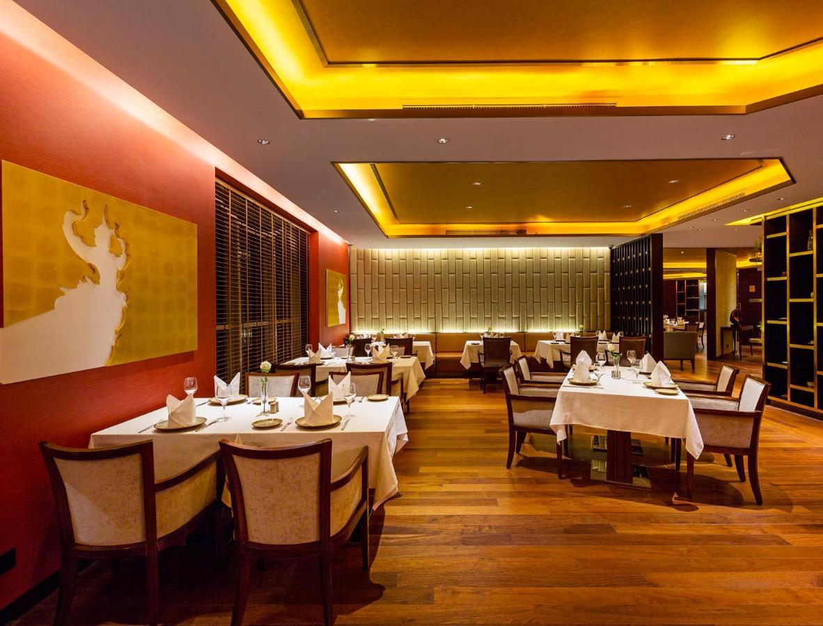 Ezdan Palace Hotel Ντόχα Εξωτερικό φωτογραφία The interior of the restaurant