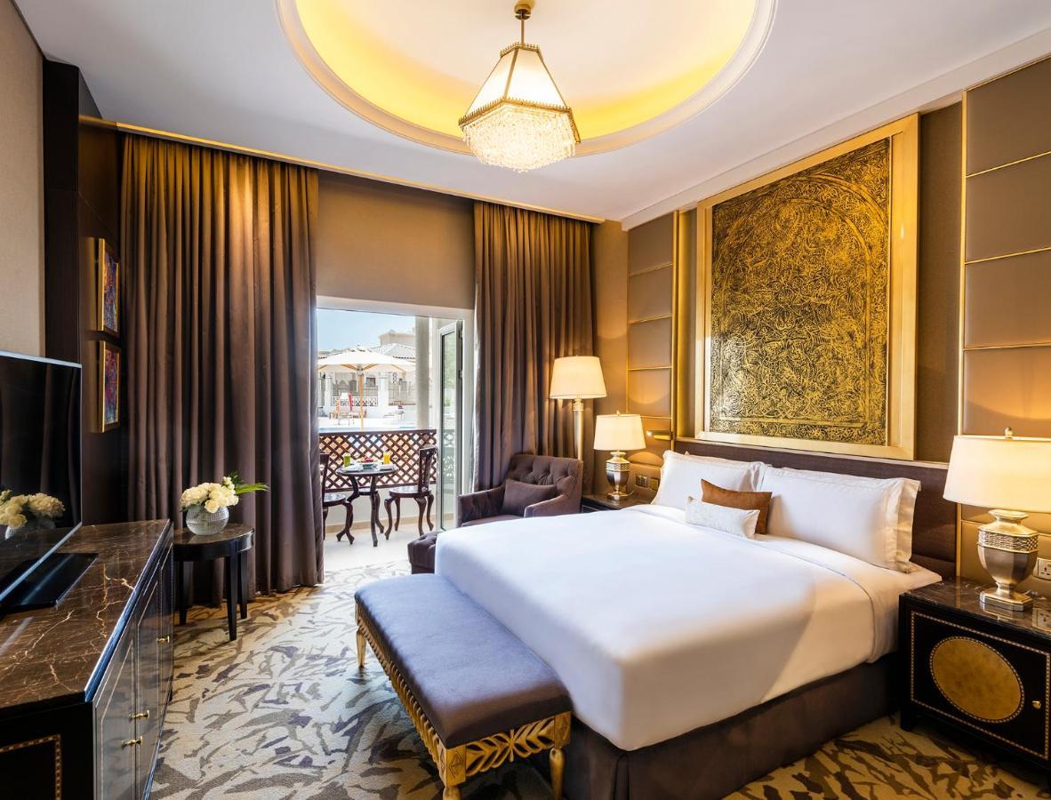 Ezdan Palace Hotel Ντόχα Εξωτερικό φωτογραφία A bedroom at the hotel