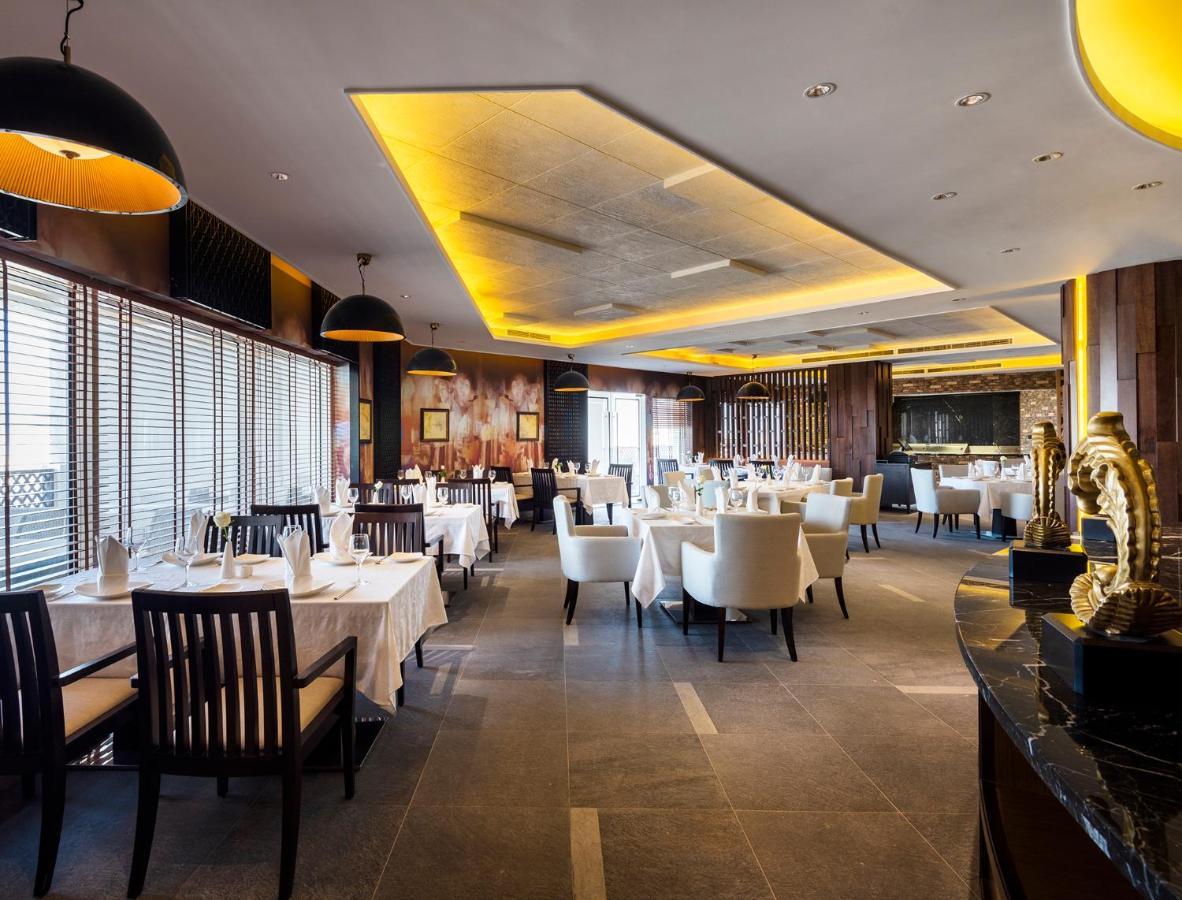 Ezdan Palace Hotel Ντόχα Εξωτερικό φωτογραφία The interior of the restaurant