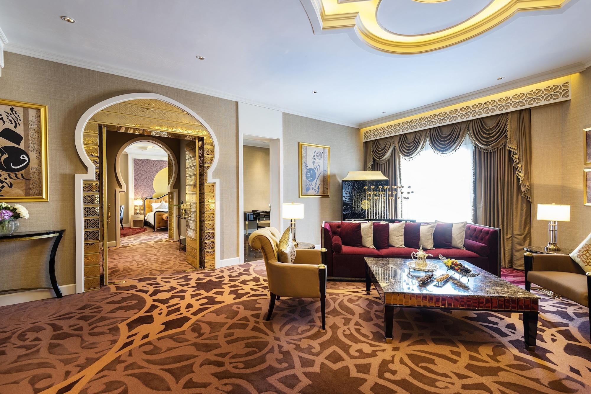 Ezdan Palace Hotel Ντόχα Εξωτερικό φωτογραφία A suite at the Jumeirah Emirates Towers Hotel